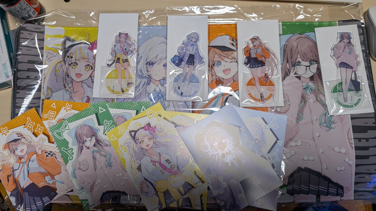 知り合いに代理購入を頼んだシブツタのグッズが届いちゃー！
#ぱらすと！
#常磐木はた
#柑原あさひ
#白傘くらげ
#鈴神うたね
#はったこ隊活動報告
#柑原みてるか
#聞いてヨくらげちゃん
#聞いてよ鈴神様