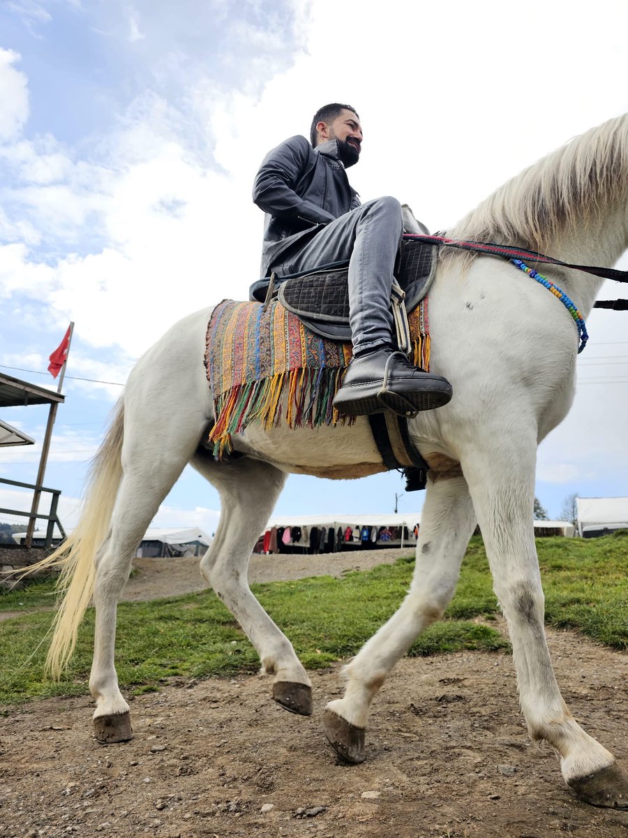 Motor sesini değil, bazen de nal sesini dinlemek gerek. Huzurun sesi…