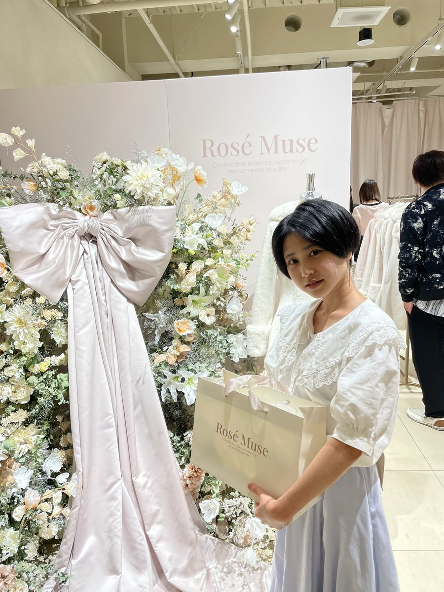 ayane_karona_ru's tweet photo. かけるべき言葉が見つからない
至高 https://t.co/7x7opa5rtJ
