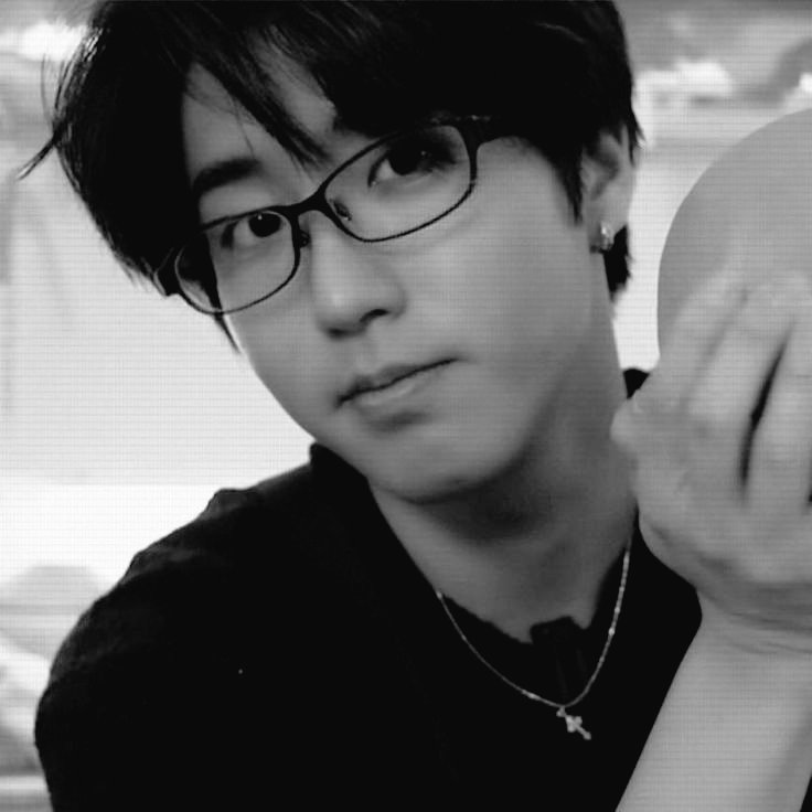 ㅤ

Two plates, one heart.
Nothing beats the warmth of homemade food shared together with this little nerdy wifey.ㅤ

ㅤ