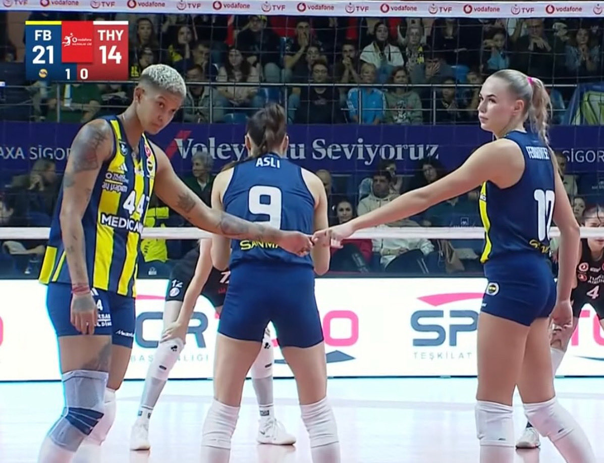 sbvolleyw's tweet photo. Fenerbahçe vs THY 3:0
💥 Arina Fedorovtseva
17 points
Attack: 12/18
Blocks: 2
Aces: 3
Reception: 13 (69% positive)
🔥 Melissa Vargas
16 points
Attack: 12/29
Blocks: 2
Aces: 2
Well done, girls! 💛💙
#Fenerbahce #Volleyball #Victory #TeamSpirit #sbcommunity
📸 @FBvoleybol https://t.co/UT3Oolp4GZ