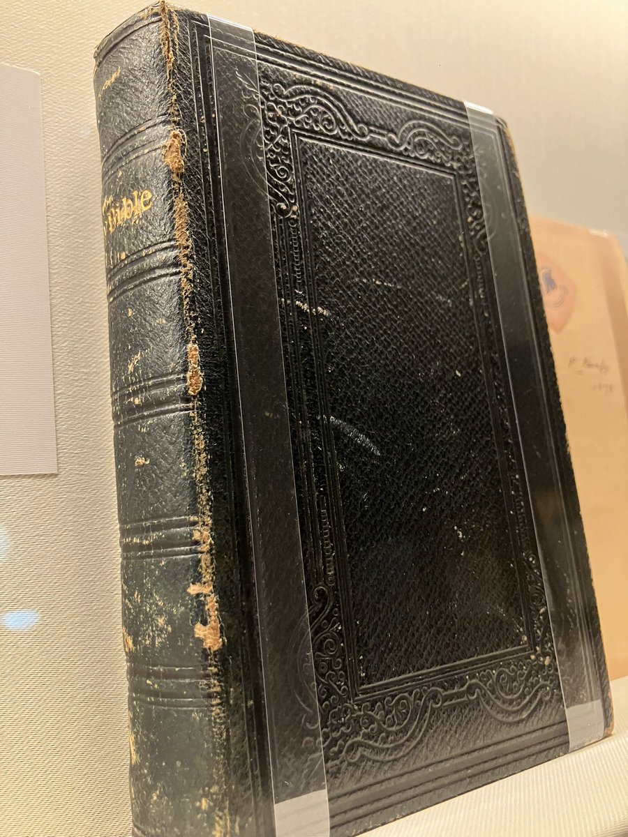 CCavafy's tweet image. The Bible in English translation (1877). On the back of the cover, a paper crest of the Cavafy family, “For Christ and Caesar”, is attached, along with the signature of Alexandros P. Cavafy, the poet’s brother. From Cavafy’s personal library. Cavafy Archive, Athens.