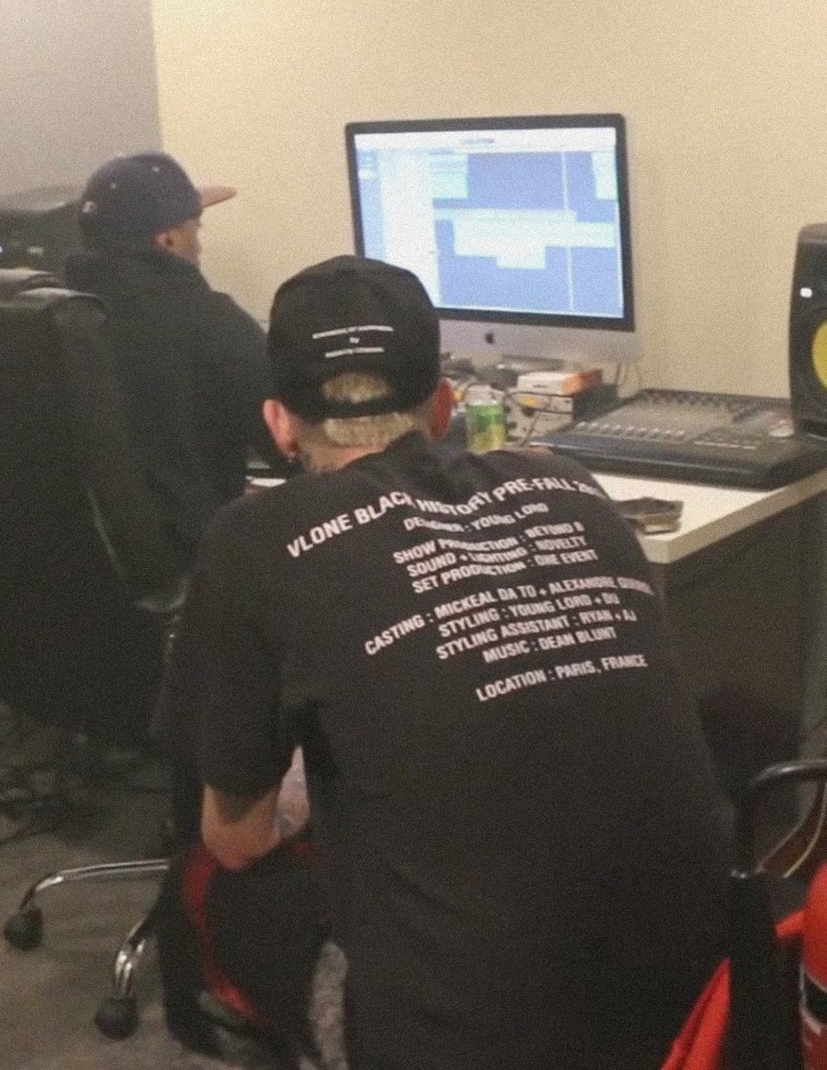 GETCAKEDlEYOUNG's tweet photo. Lil Peep working on Coke Nails, July 2017 💅 https://t.co/k6tJhJ24wG