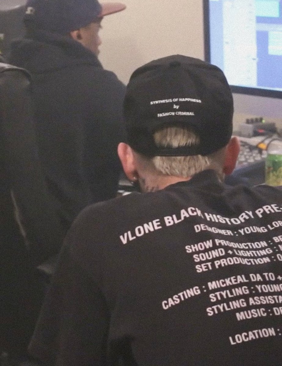 GETCAKEDlEYOUNG's tweet photo. Lil Peep working on Coke Nails, July 2017 💅 https://t.co/k6tJhJ24wG