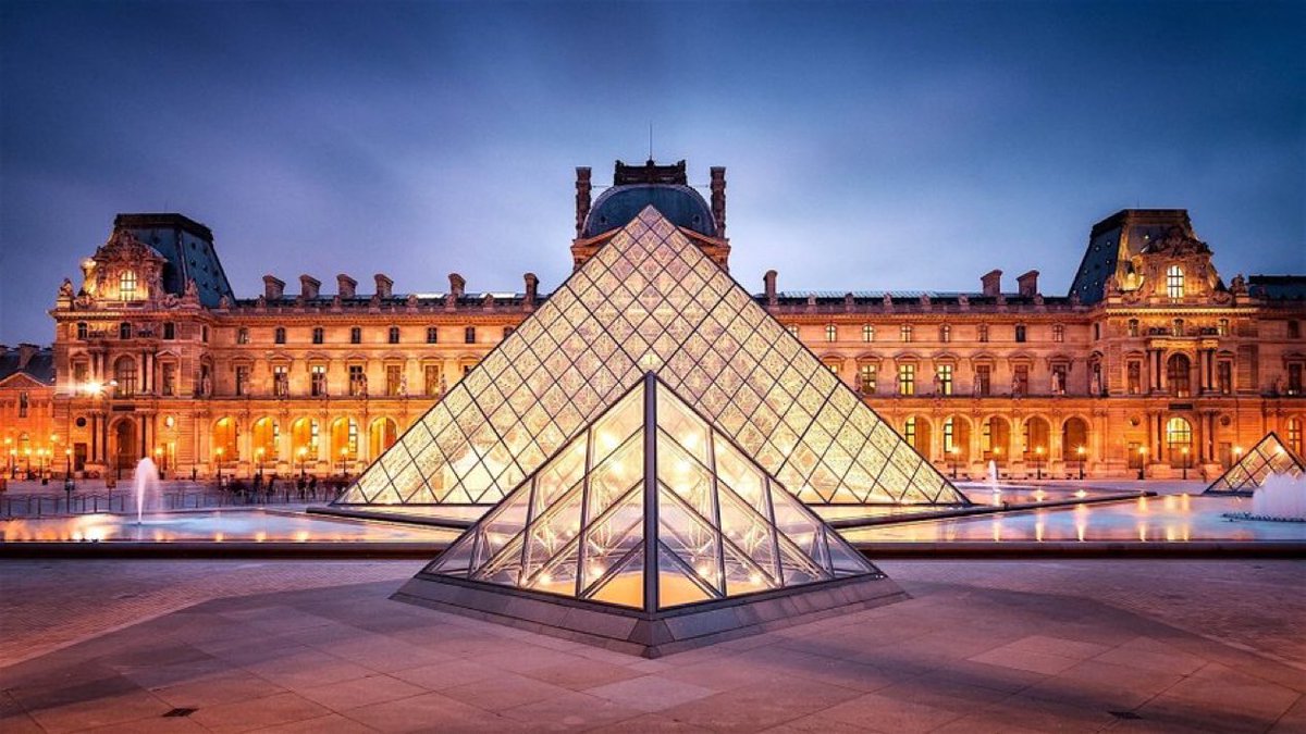 🇫🇷 | URGENTE: Ladrones encapuchados han robado las joyas de Napoleón del museo Louvre de Francia.