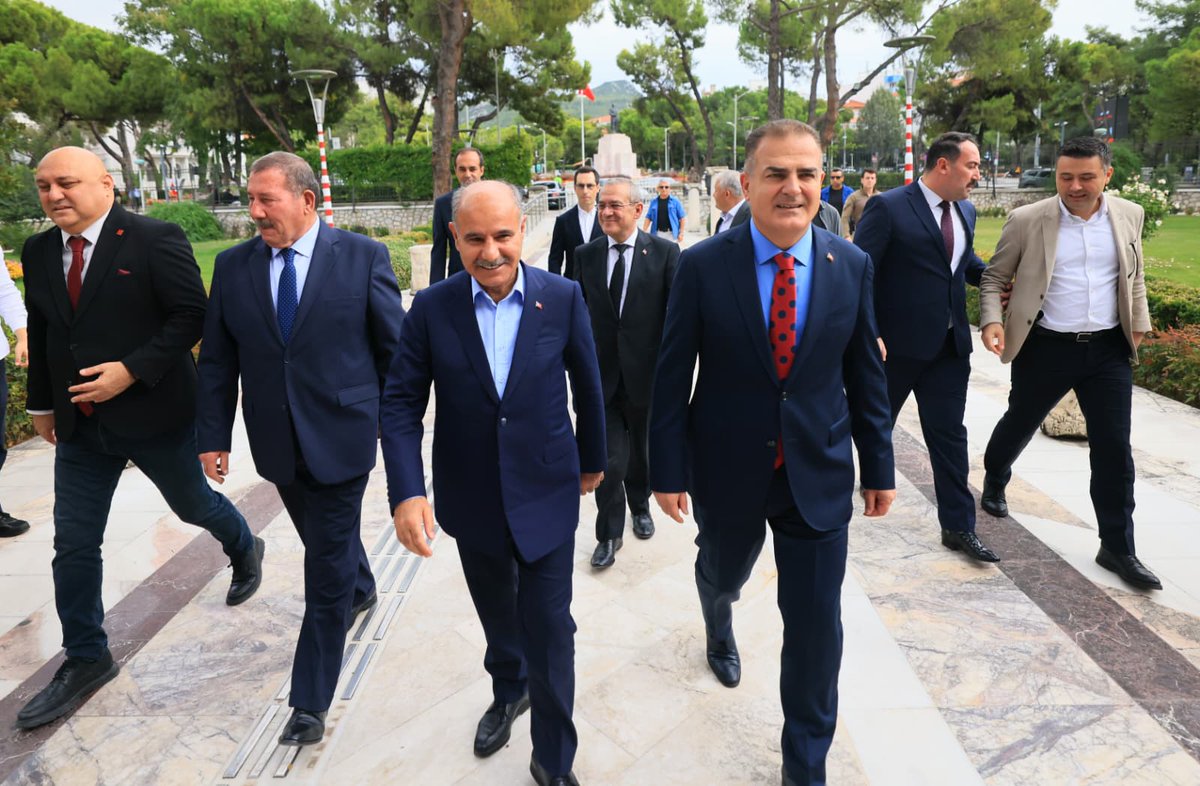 Bir dizi inceleme ve ziyaretlerde bulunmak üzere Muğla'ya gelen İçişleri Bakan Yardımcımız Sayın Mehmet Aktaş, Valimiz Sayın Dr. İdris Akbıyık'ı ziyaret etti.

<a href="/mehmetaktas023/">Mehmet Aktaş</a> 
<a href="/idrisakbiyik/">Dr. İdris AKBIYIK</a>