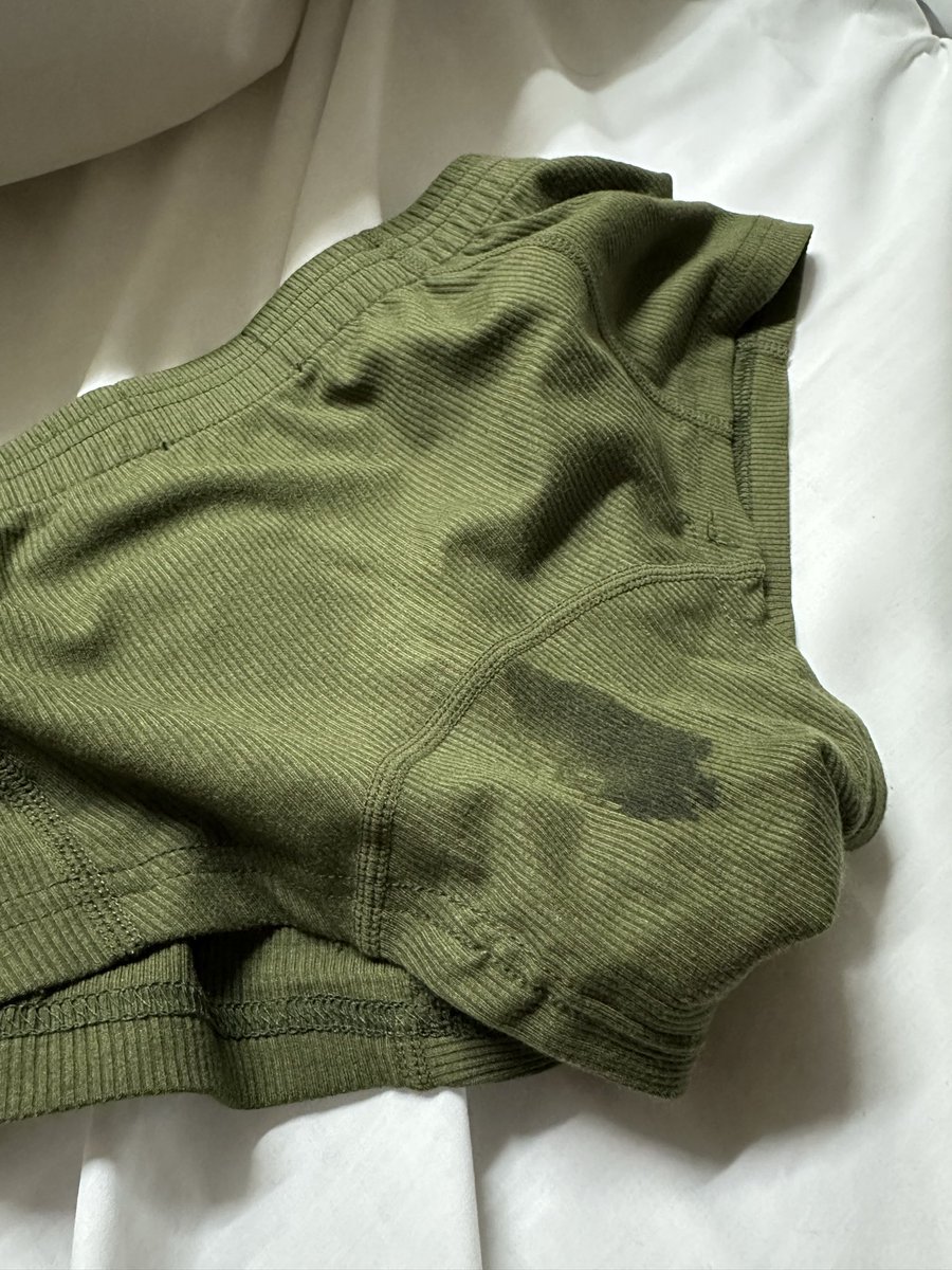 被內射後
雖然有洗過澡清洗過屁屁了
但還真的不能隨意的亂放屁
不然真的會像我這樣
不知道是屁
還是洨屁
幹～好濃的洨味🤦🏼‍♂️