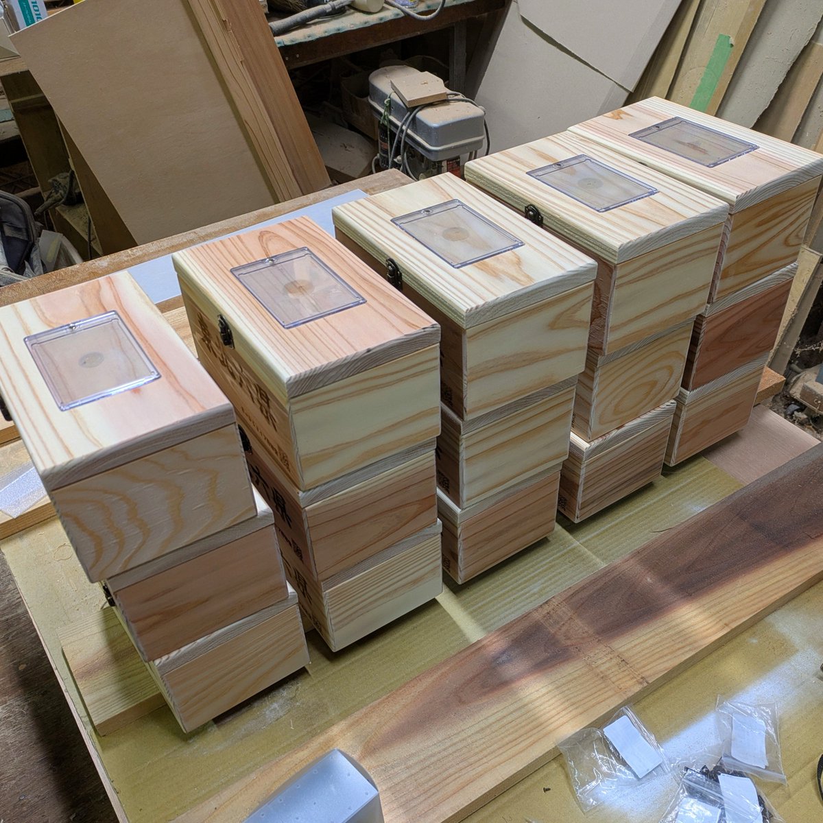 お気に入りのカードを見せつつ、デッキを収納出来る木製ストレージBOXです。

#カードショップ百年堂
#遊戯王1103環境交流会