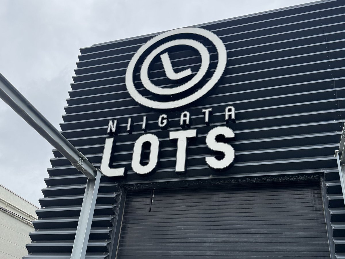 hirotoro0308's tweet image. MA55IVE、新潟lots🔥
今日は少しだけグッズとガチャ。
フォトカはタカヒデ君としょへ🐒
ガチャは欲しかった、ステッカーとアクリルチャーム✌️
チャームはダブったけど。
なんとなく、他の方を見ても、ステッカーとアクリルチャーム率が高いような、、、
 
#MA55IVE
#EMPIRECODE
#ましぶ帝国
#新潟lots