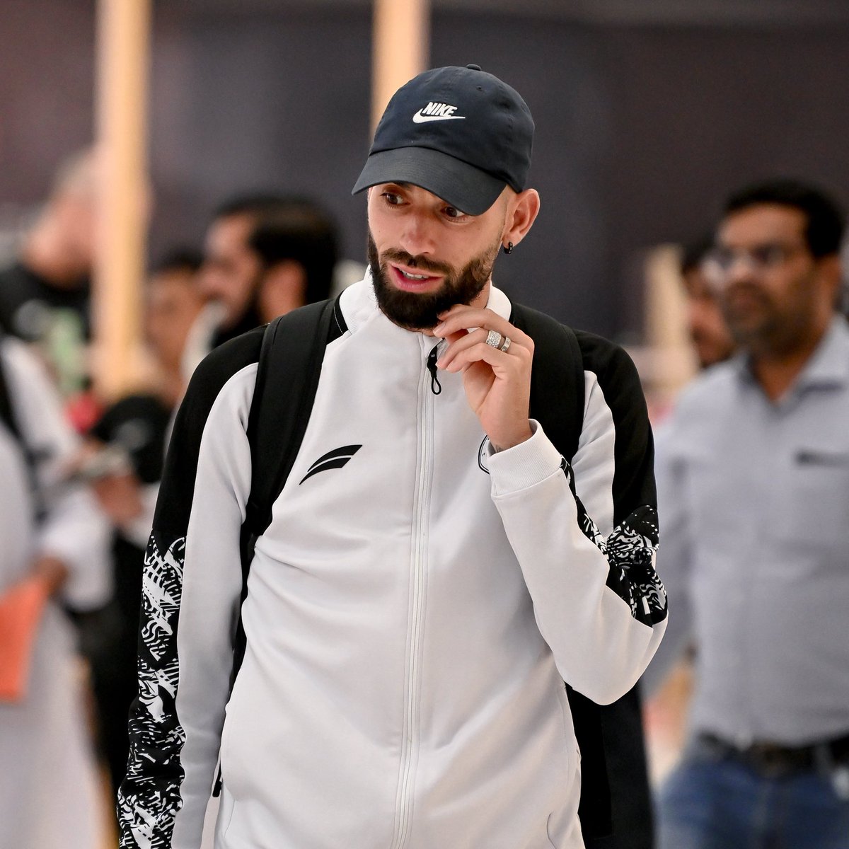 AlShababSaudiFC's tweet photo. ✈️ | نغادر إلى الدوحة استعدادًا لثاني جولات #دوري_أبطال_الخليج_للأندية 🦁🤍

#يلا_شباب | #التضامن_الشباب https://t.co/4NuAcfbU5D