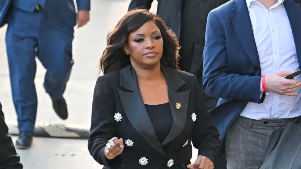 🚨BREAKING: The Texas Senate has approved a new redistricting map that would likely prevent Democratic Rep. Jasmine Crockett from being re-elected to Congress.

Do you support this?

YES or NO?

if YES , Give me a Thumbs-Up👍