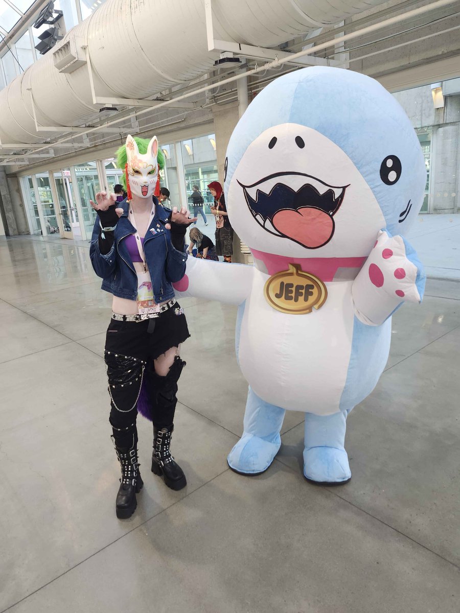 Me and Jeff got to do the scary face~!! FR this costume was so awesome thank you so much to the CosPlayer~

Will always love you Jeff and how much a demon you are in Rivals~

#twitchcon2025 #TwitchConSanDiego