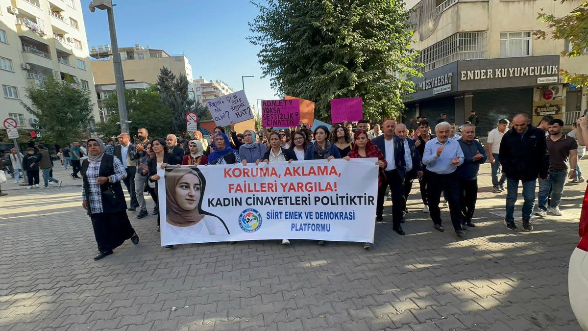 Em beşdarî meş û civîna çapemeniyê ya ku ji hêla Platforma Ked û Demokrasiyê ve ji bo Rojin Kabaiş hate lidarxistin bûn.

Emek ve Demokrasi Platformu'nun Rojin Kabaiş için düzenlediği yürüyüş ve basın açıklamasına yürüyüşe katıldık.