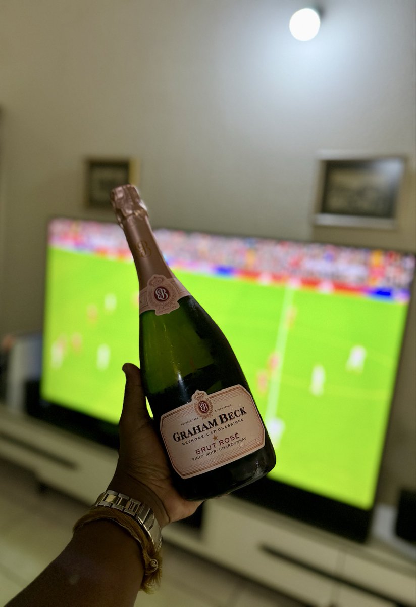 Celebrating <a href="/ManUtd/">Manchester United</a> &amp; <a href="/Masandawana/">Mamelodi Sundowns FC</a> win with a bottle of <a href="/GrahamBeckSA/">Graham Beck Bubbly</a> #CelebrateWhatMatters #NeverSayNoToBubbly 🍾 🥂 🫧