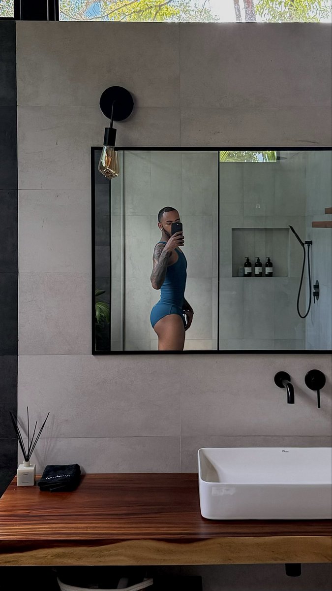 _FREDDIEB's tweet image. somewhere on a island