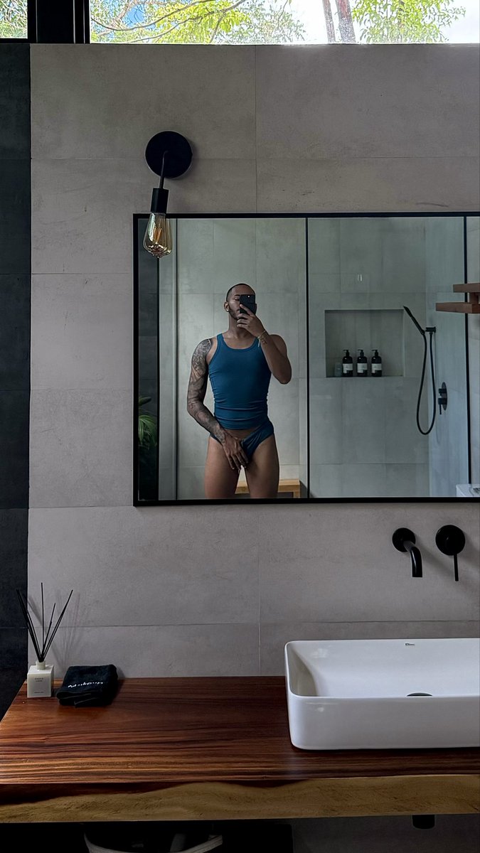 _FREDDIEB's tweet image. somewhere on a island