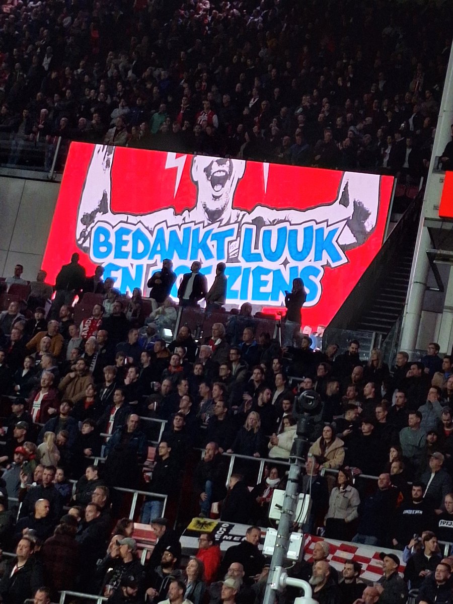 RoodwitPodcast's tweet photo. Het speelweekend zit erop, de kaarten zijn geschut... morgen nemen wij weer een nieuwe van #deRoodwitPodcast op.
Wat moeten wij absoluut bespreken?
En welke vragen hebben jullie voor #de3eHelft. Zet ze ๐in de comments.
#PSV #PSVgae #PSVnap #UCL #Eredivisie https://t.co/ooMDmlYXp6
