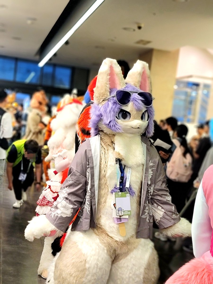 <a href="/n_ozisan/">엔아찌</a> / <a href="/CompassCat72/">Compass Cat/argo</a> / <a href="/sins_owo/">신스 Sins</a> 
다른 쥑쥑 동호회 야근이, 별자리냥 아르고, 춤신냥 신스!
아르고냥 파셜, 풀슈트 둘다 정말 색다른 매력이에요! 잘못한건 인사까지 나누고 명함도 드렸는데도 제대로 된 사진은 찍지 않은 저입니다...😭
신스의 무대도 곡, 실력 전부 놀라움의 연속이었어요!