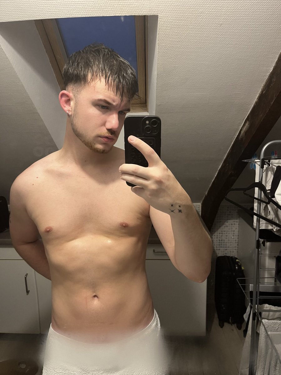 kevin_dbrckr's tweet image. #LGBTQIAAutumnAesthetic