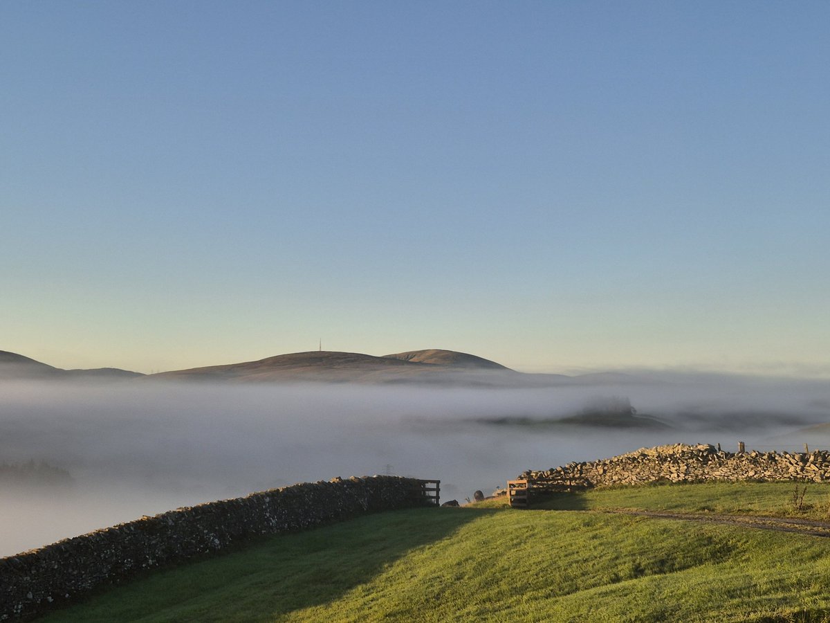 What a stunning way to wake up 🌞 ☀️ ⛰️ 🏔