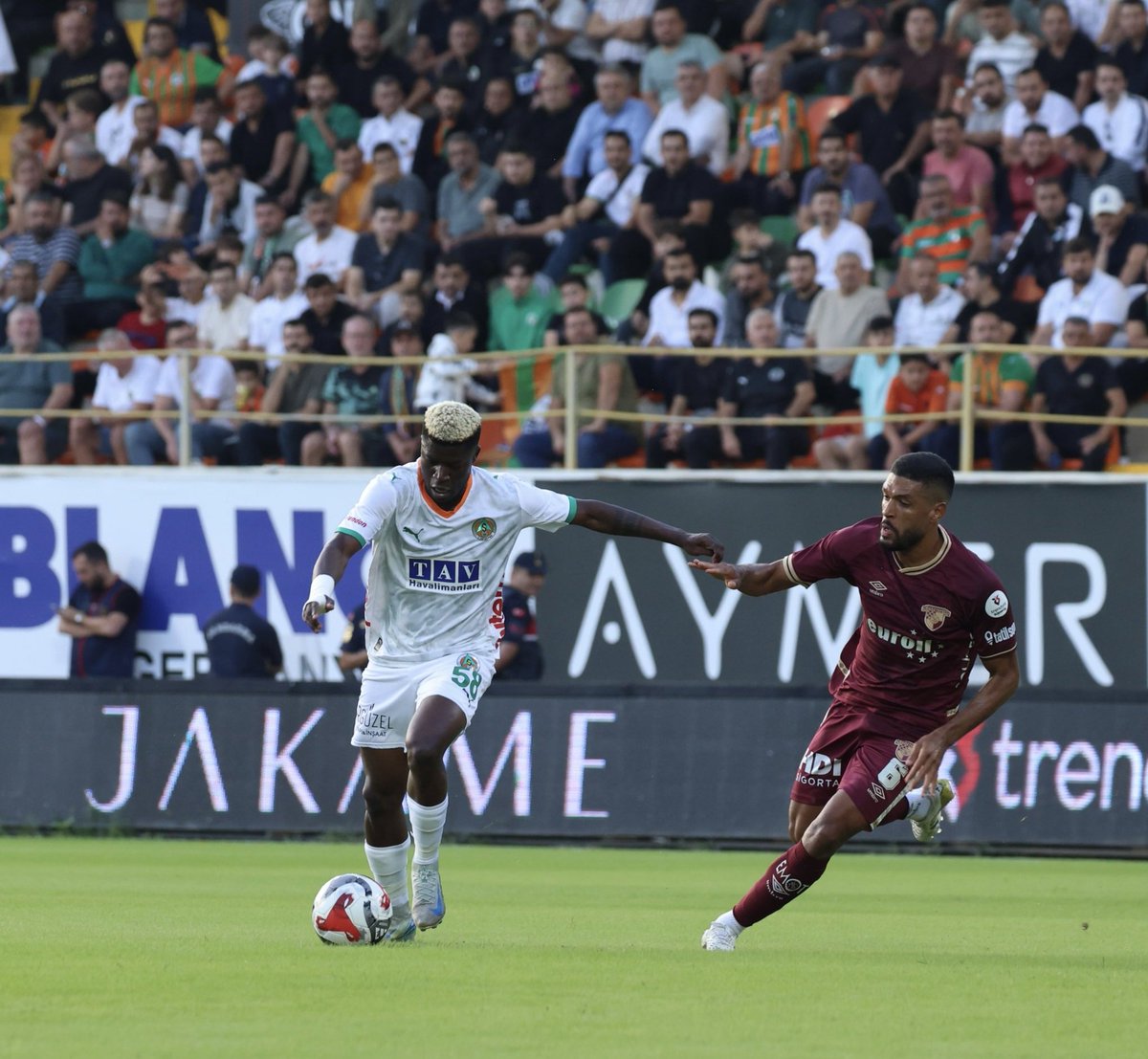 Mehmet_Uslu_'s tweet photo. Tebrikler Alanya 'm 👏👏👏
Bu sezon hiç yenilmeyen Göztepe 'yi 1-0 yenerek puanımızı 13 'e ve ligde 7. sıraya çıkan Alanyaspor 'umuzda bütün oyuncularımızı ve teknik heyetimizi tebrik ediyorum. 
Tribünleri dolduran taraftarlarımıza da teşekkür ediyorum. 🌹 https://t.co/kNBMEeqnwv