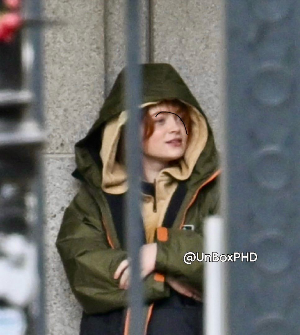 she really has bangs!!! OMG