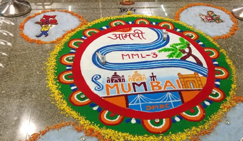 MumbaiMetro3's tweet image. 🎨 Celebrating the spirit of #AamchiMumbai with vibrant hues on #AquaLine! 💜
Because every #MetroLine3 stop deserves a splash of festivity! 🌼

#MumbaiMetroLine3 #DiwaliVibes #RangoliCompetition #FestiveMood 🚇✨
