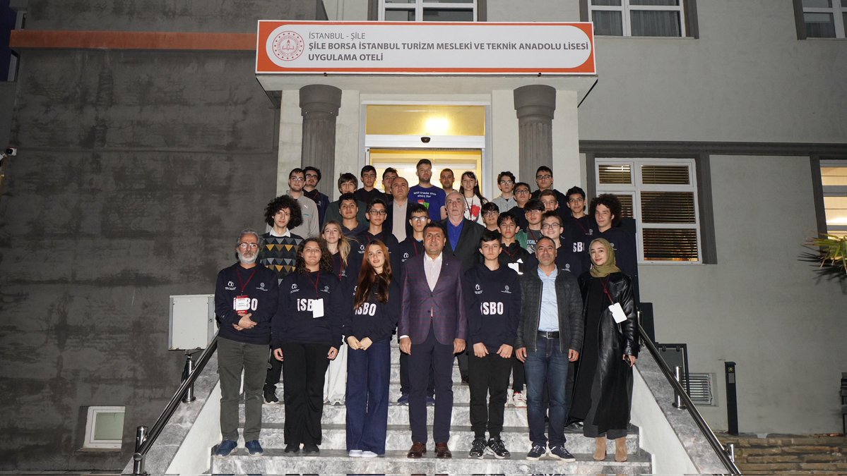 🔺️ Millî Eğitim Müdürümüz Murat Mücahit Yentür, Müdürlüğümüzce yürütülen “Temel Fikirlerden Temel Bilimlere Projesi” kapsamında Şile Borsa İstanbul Turizm Mesleki ve Teknik Anadolu Lisesi Uygulama Oteli'nde düzenlenen "Bilim Olimpiyatları Eğitim Kampı"nı ziyaret etti.