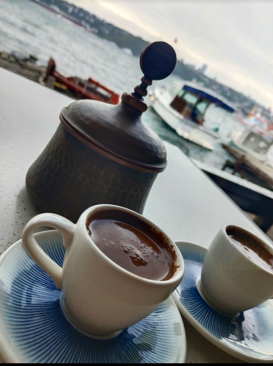 Gün olur başıma kadar mavi ..
Gün olur başıma kadar güneş..
Gün olur deli gibi ... 🤗