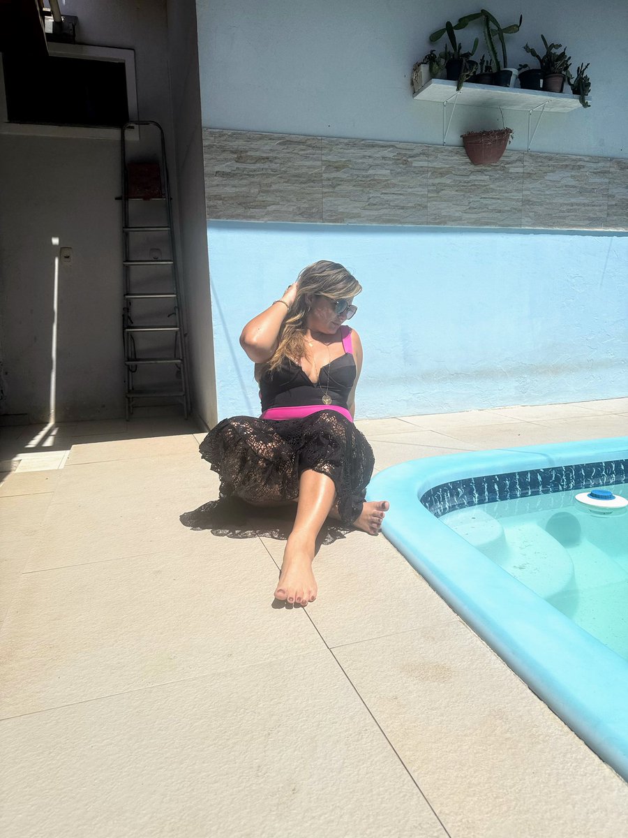 Pulei na piscina para refrescar o corpo, mas foi a alma que agradeceu. Sossego total.