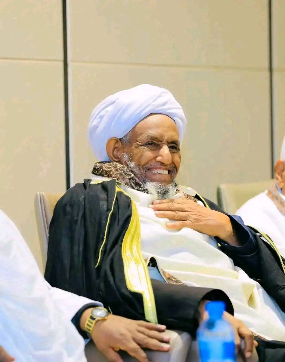 የሀገሬው ዋርካ ወደቁ
ለምለም ስንቆች ደረቁ።💔