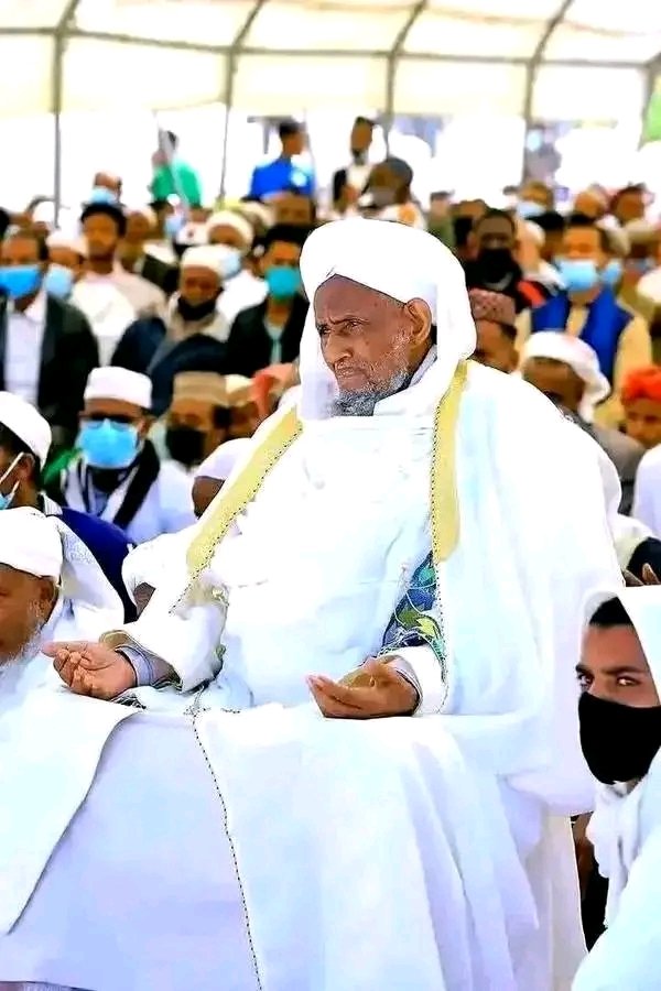 tikvahethiopia's tweet image. ታላቁ አባት ሐጂ ኡመር ኢድሪስ አረፉ።

የቀድሞ የኢትዮጵያ እስልምና ጉዳዮች ጠቅላይ ምክር ቤት ፕሬዚዳንት የክቡር ዶ/ር ተቀዳሚ ሙፍቲ ሐጂ ኡመር ኢድሪስ ባጋጠማቸው ህመም በህክምና ሲረዱ ቆይተው ዛሬ ወደ አኼራ ሄደዋል።