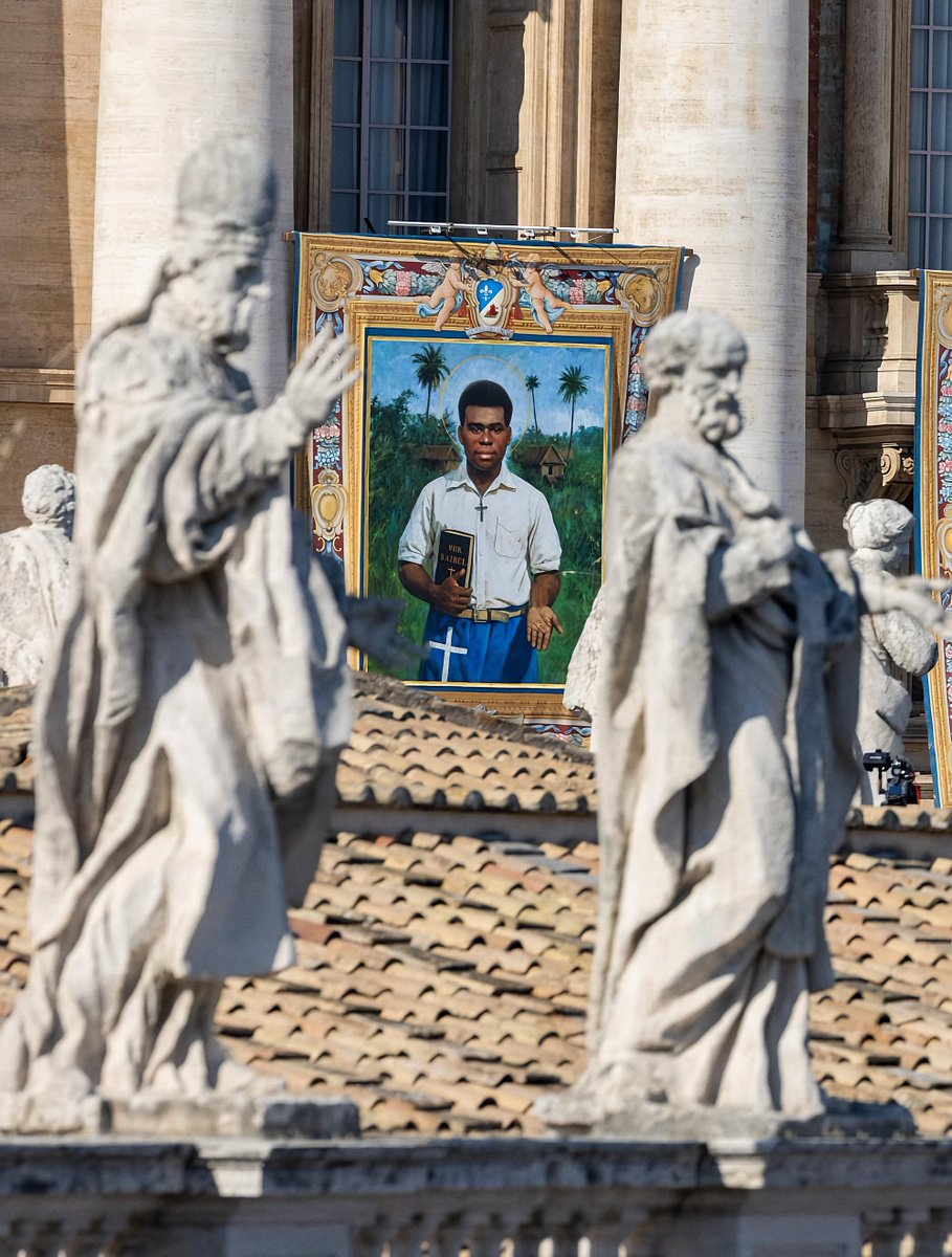 Raul_Berzosa's tweet image. He realizado numerosas obras para la Oficina Filatélica del Vaticano; mis obras han servido de portada para libretos de las ceremonias en San Pedro del Vaticano. En el Vía Crucis del Coliseo, que se celebra en Roma cada Viernes Santo, se ha rezado con mis pinturas. Mis retratos…