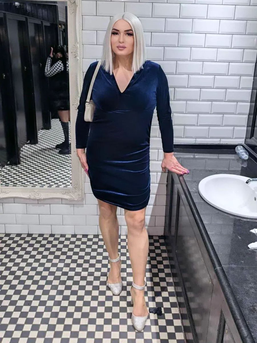BoconKatie's tweet photo. Stunner ❤️💋💃🎵 https://t.co/8XcN1gEJUG