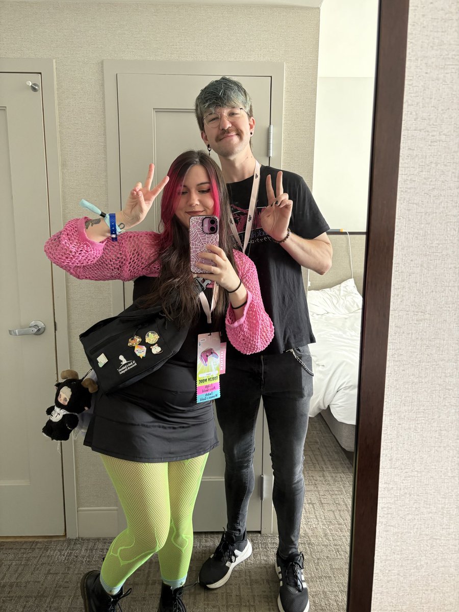 TwitchCon day 3!! 💜 
Come to the Just Dance panel at the CoolCat Workshop at 5:00pm today to dance and win codes!! 💃