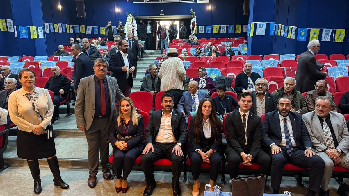 Ümraniye İlçe Başkanlığımızın 4. Olağan Kongresini yoğun bir heyecanla gerçekleştirdik.

Bugüne kadar göstermiş olduğu emek ve gayretten dolayı görevini devreden ilçe başkanımız Yüksel Karaçam’a, demokrasi yarışına katkı sunarak aday olan Gülsün Erol’a yürekten teşekkür ediyorum.