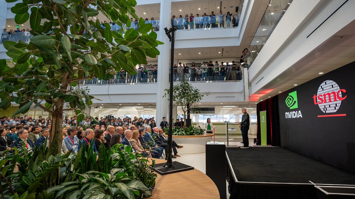 JSDesigno's tweet image. Big news: Nvidia and TSMC just revealed the first US-made Blackwell chip, fresh out of Arizona! Jensen Huang called it a “historic moment” and credited Trump for driving chip manufacturing back to America. A major leap for US AI.
