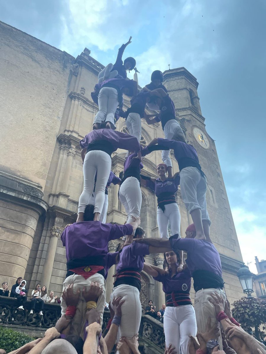 Colla Castellera de Figueres tweet media