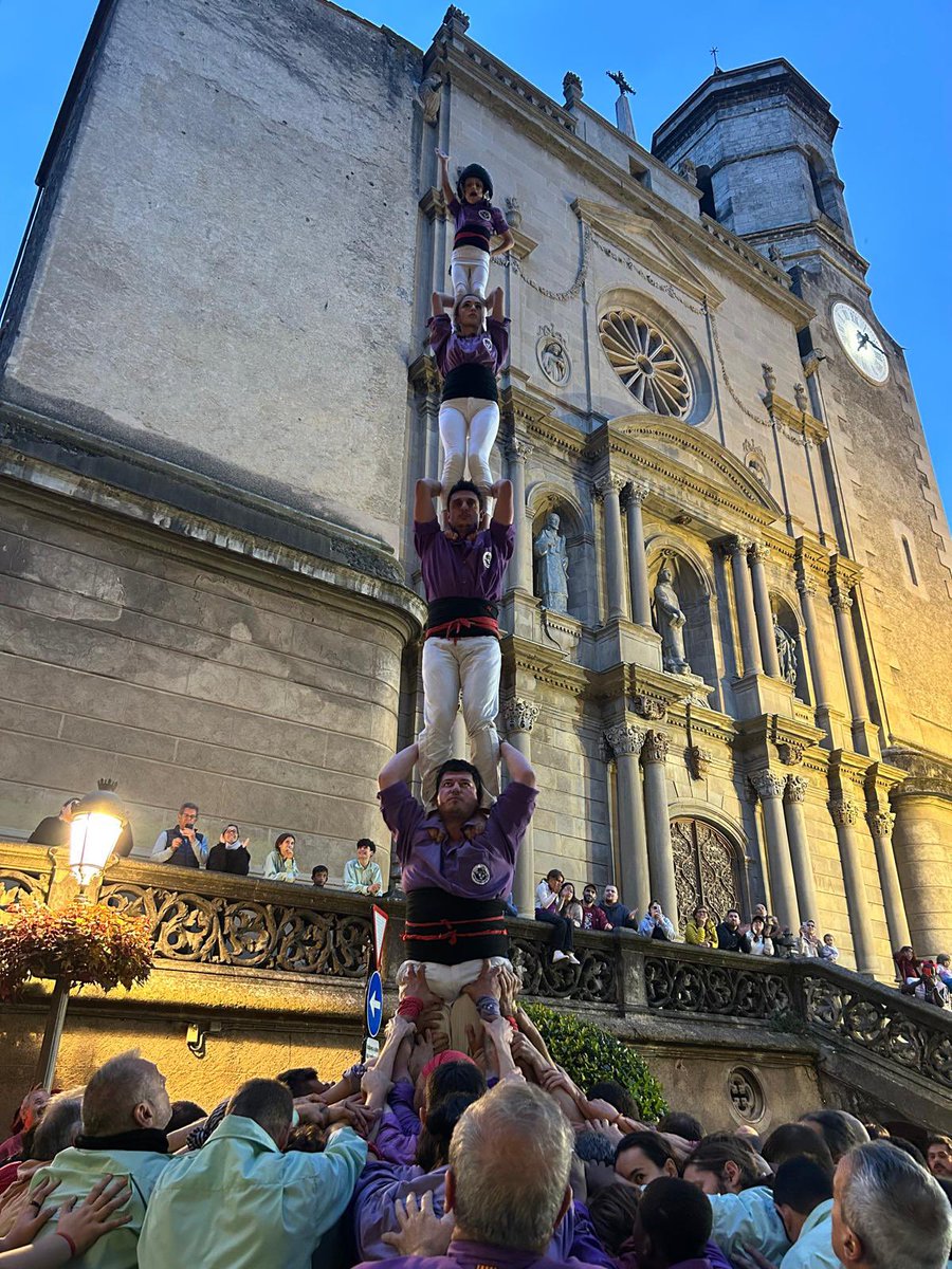 Colla Castellera de Figueres tweet media