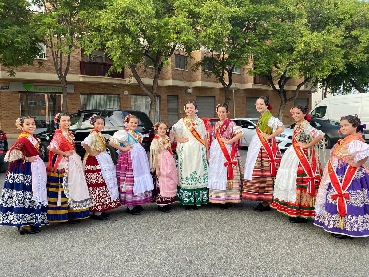 eltablacho's tweet image. Nuestra reina infantil, Sofía, ha asistido esta tarde al cambio de bandas de las madrinas de la peña huertana La Menta. ¡Felicidades a Andrea e Irene por su magnífico año!