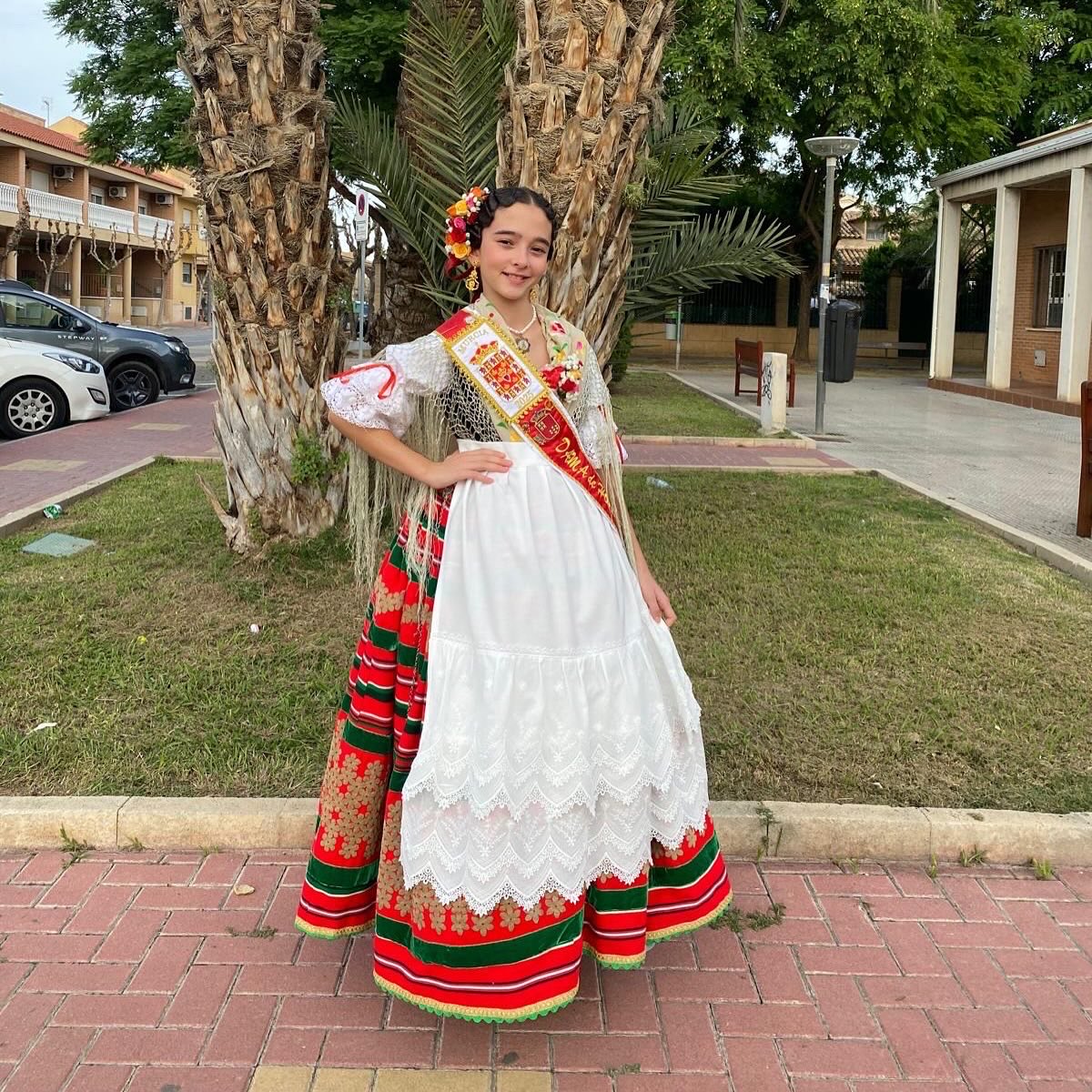 eltablacho's tweet image. Nuestra reina infantil, Sofía, ha asistido esta tarde al cambio de bandas de las madrinas de la peña huertana La Menta. ¡Felicidades a Andrea e Irene por su magnífico año!