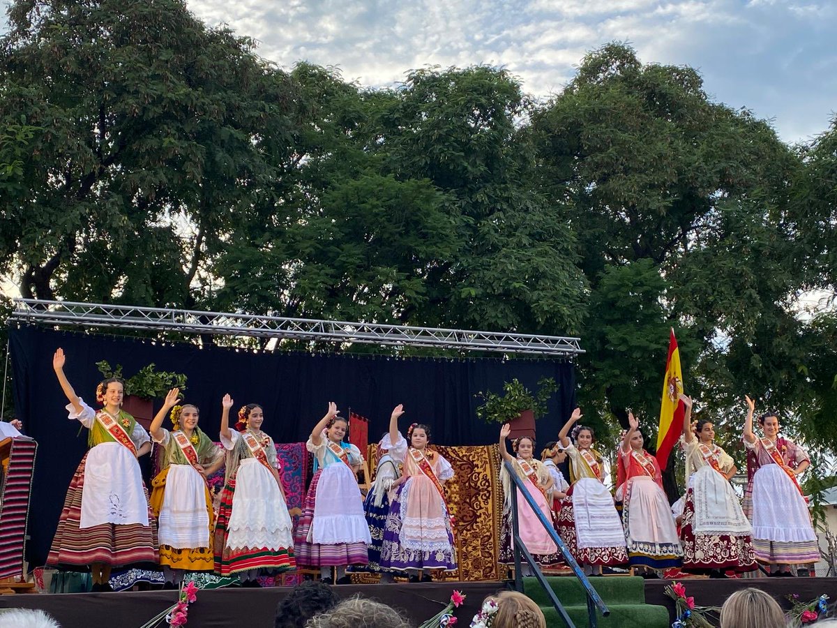 eltablacho's tweet image. Nuestra reina infantil, Sofía, ha asistido esta tarde al cambio de bandas de las madrinas de la peña huertana La Menta. ¡Felicidades a Andrea e Irene por su magnífico año!