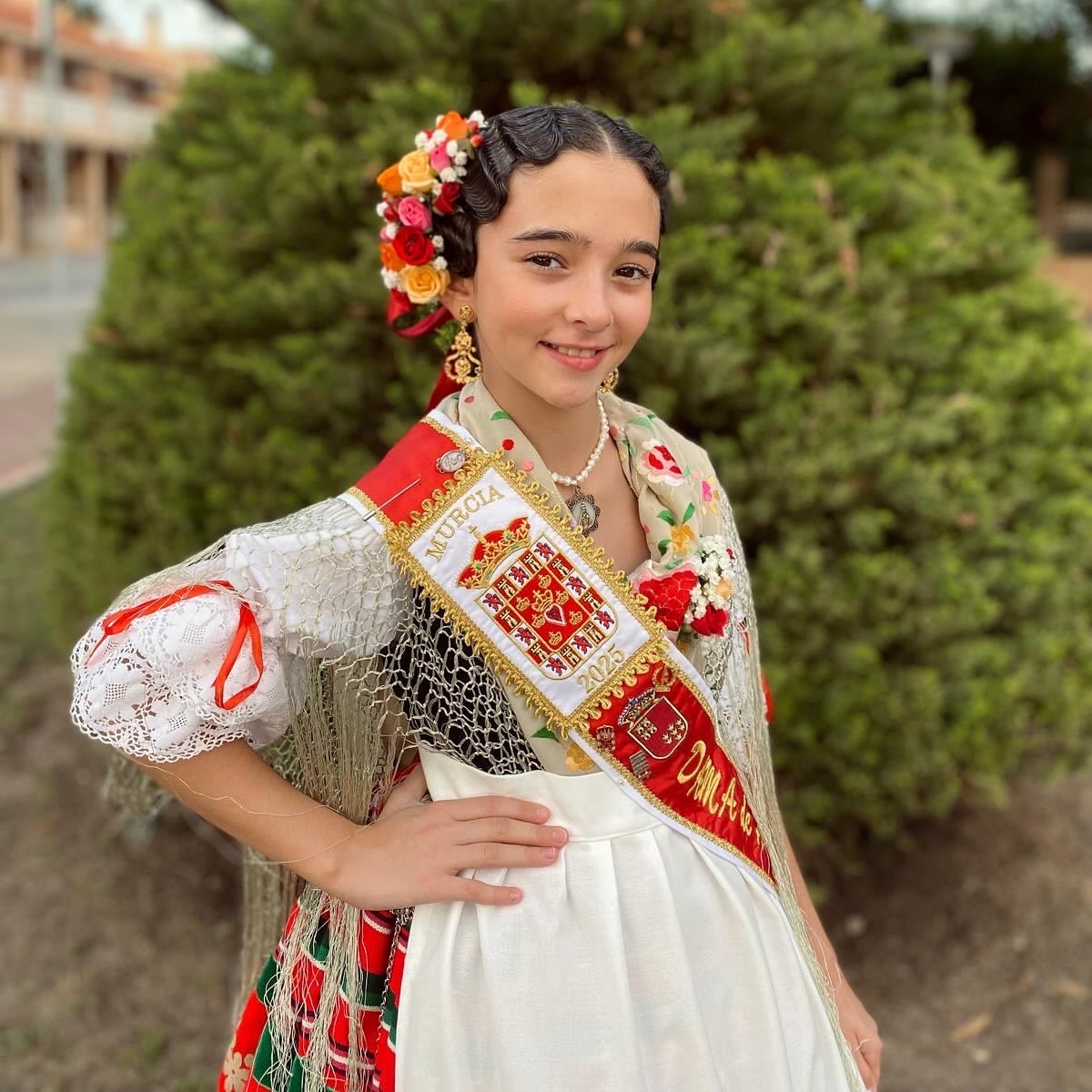 eltablacho's tweet image. Nuestra reina infantil, Sofía, ha asistido esta tarde al cambio de bandas de las madrinas de la peña huertana La Menta. ¡Felicidades a Andrea e Irene por su magnífico año!