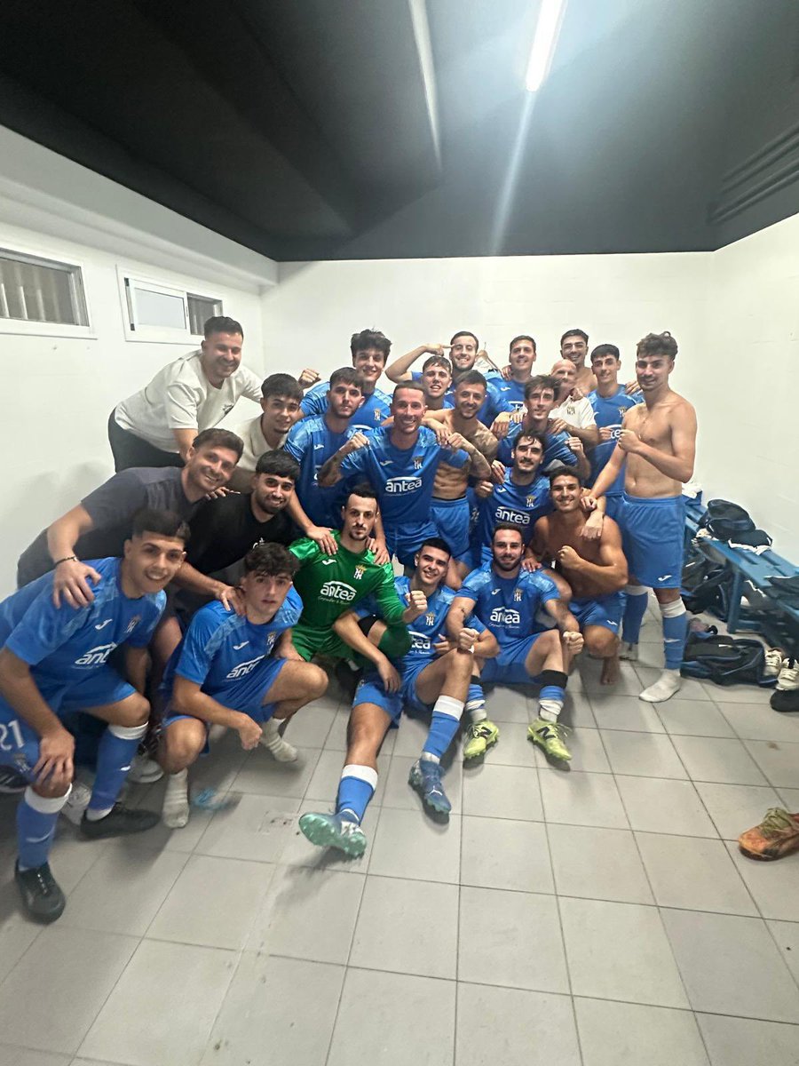 📸🤳 AQUÍ ESTÁ!!! La foto del ➕3️⃣! Y seguimos a por más azules‼️

#99añoscontigo