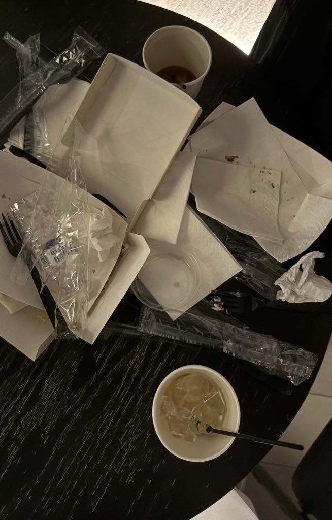 زَ (@iiinoonecare) on Twitter photo 