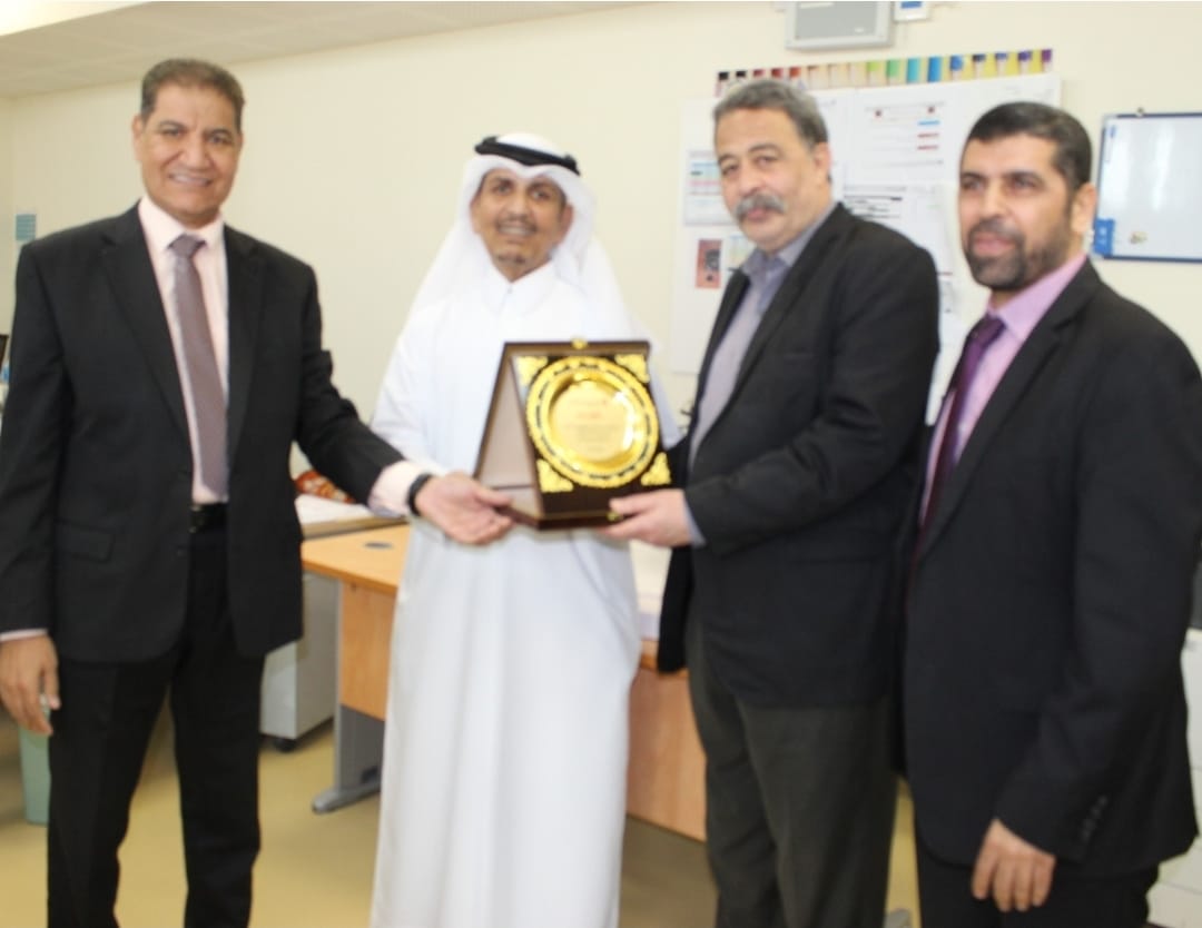 dohapschool's tweet image. تكريم مدير المدرسة الفاضل الأستاذ يوسف الهيدوس والنائب الأكاديمي الفاضل الأستاذ أحمد عطية للأستاذ خالد هاشم معلم اللغة الإنجليزية في مدرسة الدوحة؛ بمناسبة تقاعده وذلك بعد مسيرة مهنية طويلة في مجال التعليم ملؤها العطاء والإخلاص في العمل .
وفقه الله في حياته المقبلة إن شاء الله.