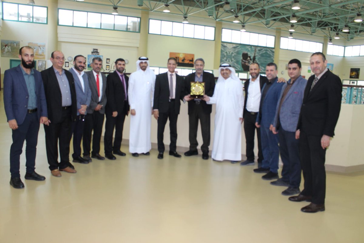 dohapschool's tweet image. تكريم مدير المدرسة الفاضل الأستاذ يوسف الهيدوس والنائب الأكاديمي الفاضل الأستاذ أحمد عطية للأستاذ خالد هاشم معلم اللغة الإنجليزية في مدرسة الدوحة؛ بمناسبة تقاعده وذلك بعد مسيرة مهنية طويلة في مجال التعليم ملؤها العطاء والإخلاص في العمل .
وفقه الله في حياته المقبلة إن شاء الله.