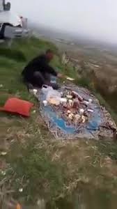 dün arkadaşım gülerken yokuştan yuvarlandı