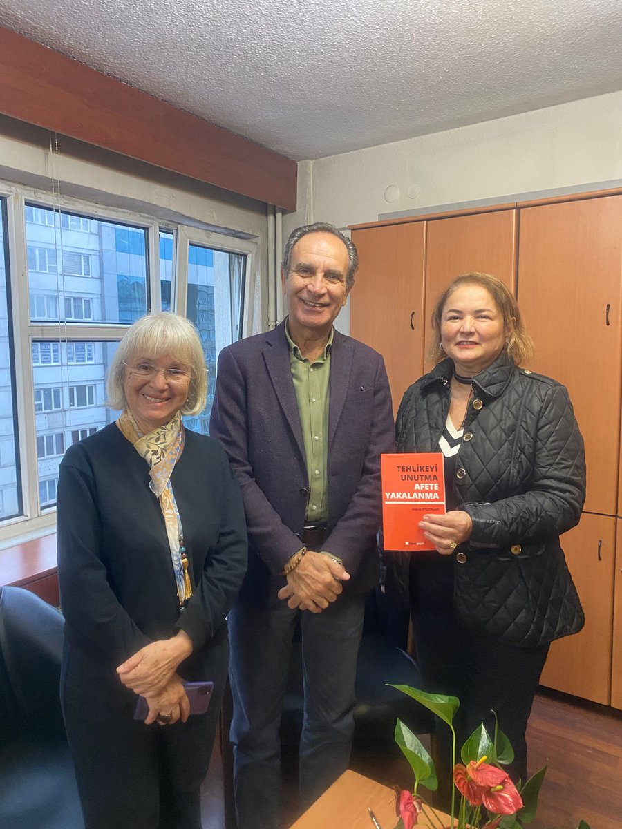 Jfmoistanbul's tweet photo. 18 Ekim 2025 Cumartesi günü Şubemizde Prof. Dr. Haluk EYİDOĞAN ile söyleşi ve imza günü düzenlenmiştir.

Sayın EYİDOĞAN'ın hayatı ve yakın zamanda çıkan kitapları üzerine söyleşi gerçekleştirilmiştir. https://t.co/Wc2hvjRwb1