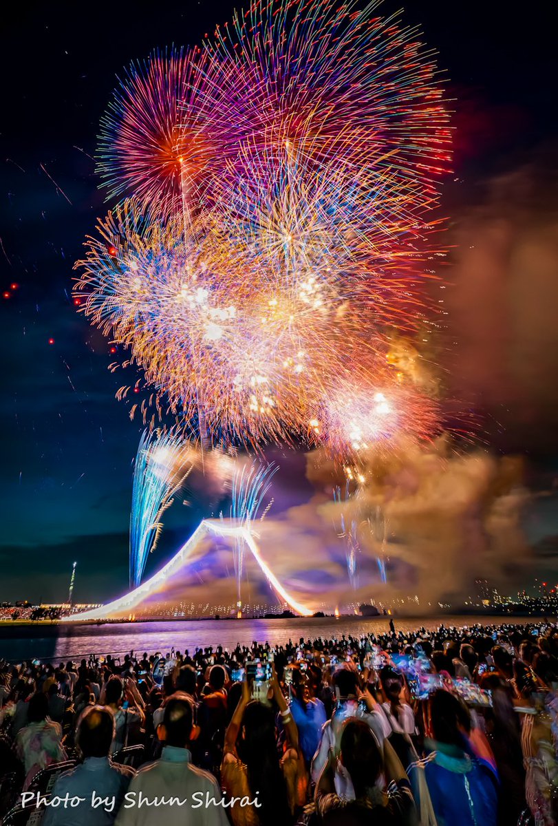 おはようございます。市川市役所の花火写真撤去について続報です。
昨夜、読売新聞の記事がYahoo!ニュースと読売新聞オンラインにも掲載されました。
撤去される前の花火写真とギネス認定証も掲載されてますので、まだご覧になっていない方はよかったらご覧になってみてください。
Yahoo!ニュース